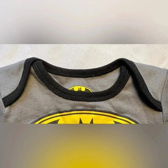 BATMAN | baby boy BATMAN onesie. Size: 3/6M - Picture 5 of 10